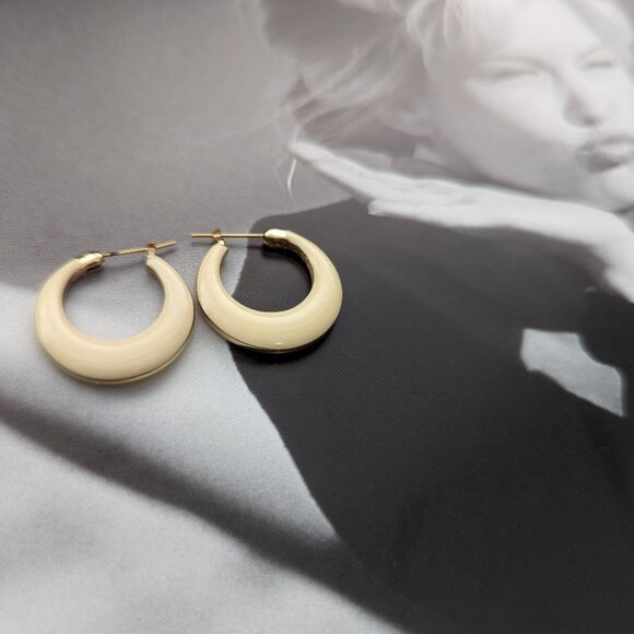 Hoops Enamel Small Pierced Vintage Cream Gold finish 1970s - Picture 6 of 7